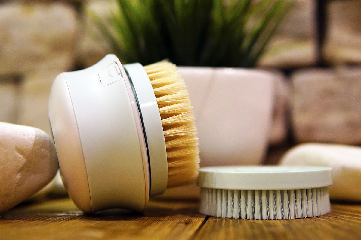 Szczotkowanie ciała na sucho i mokro Szczotkowanie ciała na sucho i mokro