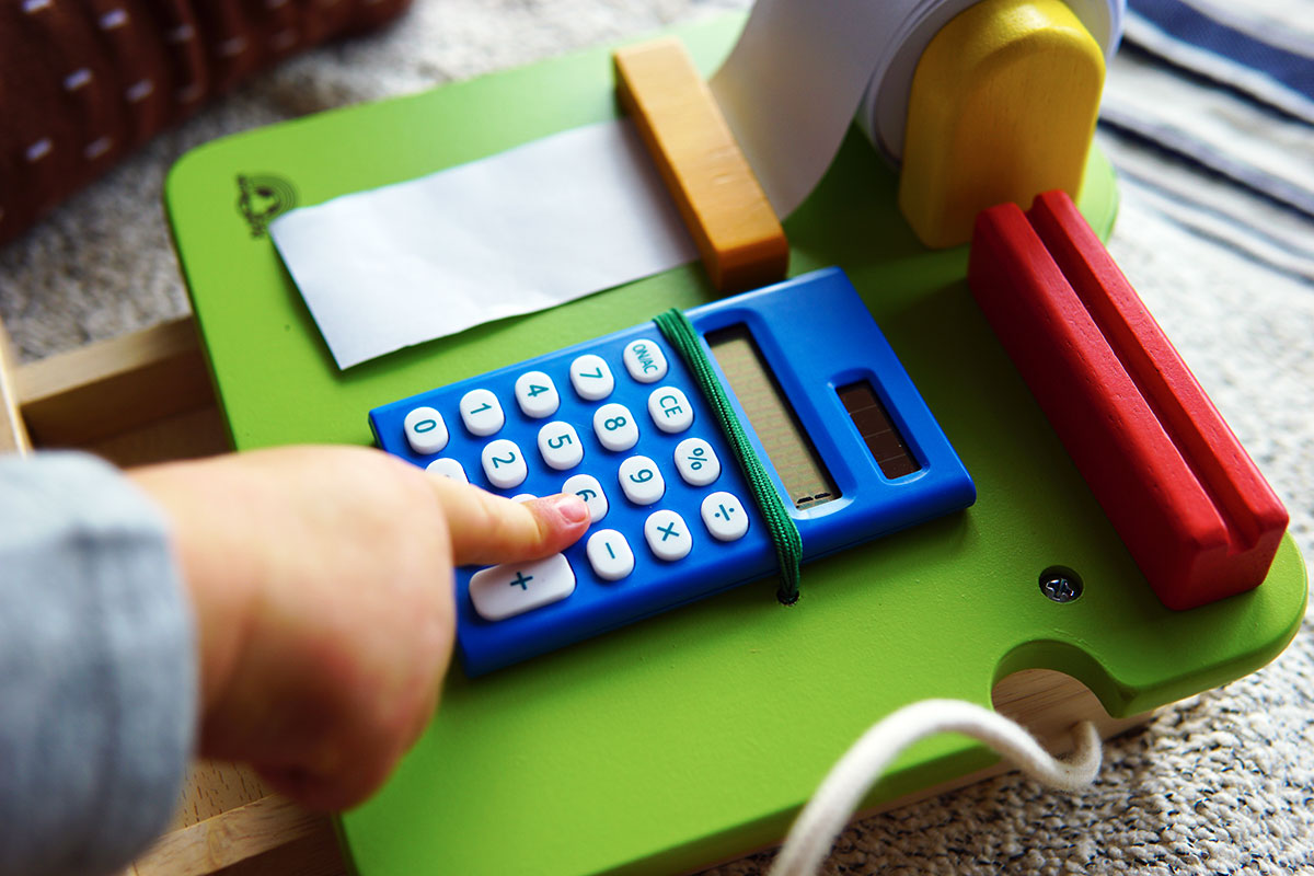 Naśladowanie dorosłych - zabawa Naśladowanie dorosłych - zabawa